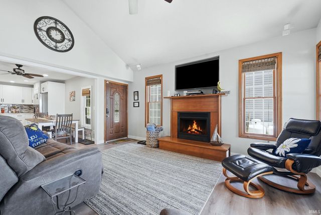 595 Lane 101 Hamilton Lake, Hamilton, IN 46742