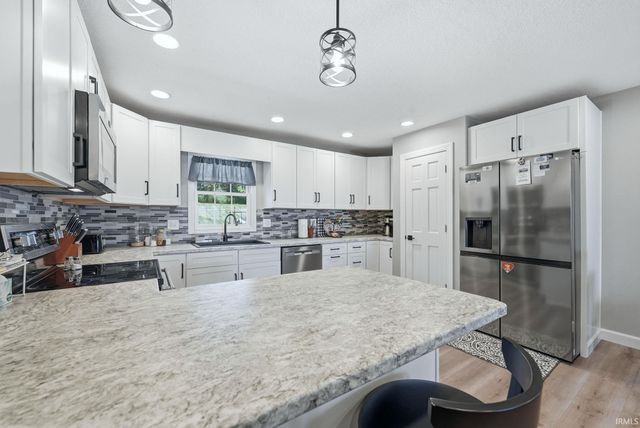 595 Lane 101 Hamilton Lake, Hamilton, IN 46742