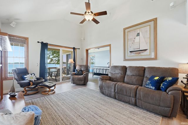 595 Lane 101 Hamilton Lake, Hamilton, IN 46742