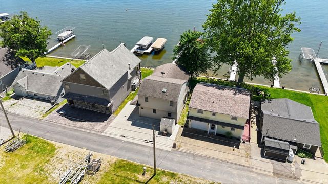 595 Lane 101 Hamilton Lake, Hamilton, IN 46742