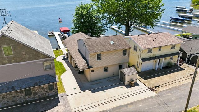 595 Lane 101 Hamilton Lake, Hamilton, IN 46742