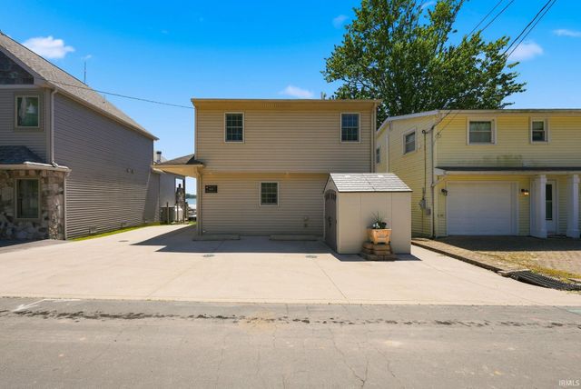 595 Lane 101 Hamilton Lake, Hamilton, IN 46742
