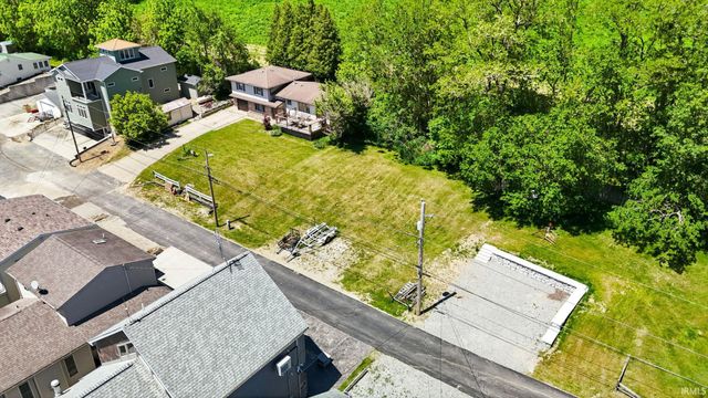 595 Lane 101 Hamilton Lake, Hamilton, IN 46742