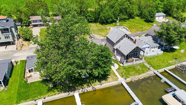 595 Lane 101 Hamilton Lake, Hamilton, IN 46742