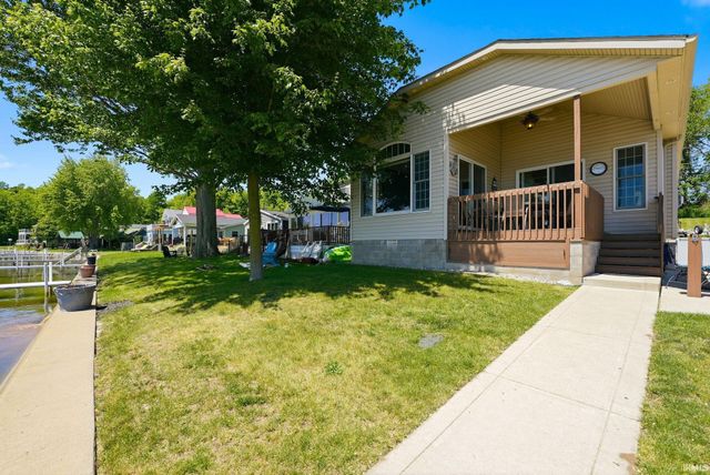 595 Lane 101 Hamilton Lake, Hamilton, IN 46742