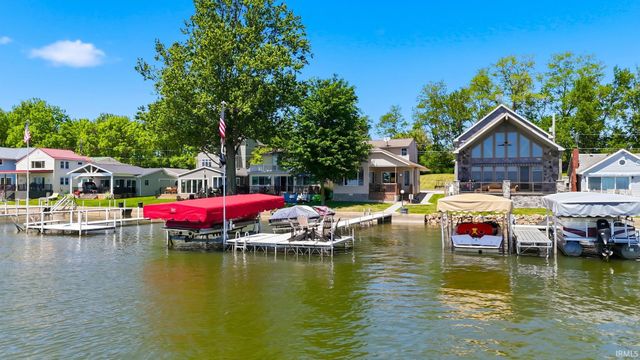 595 Lane 101 Hamilton Lake, Hamilton, IN 46742