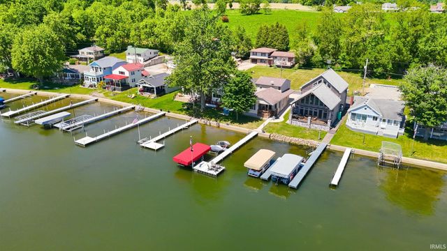 595 Lane 101 Hamilton Lake, Hamilton, IN 46742