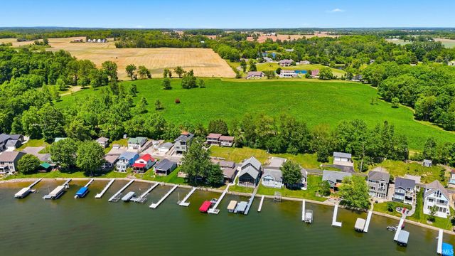 595 Lane 101 Hamilton Lake, Hamilton, IN 46742