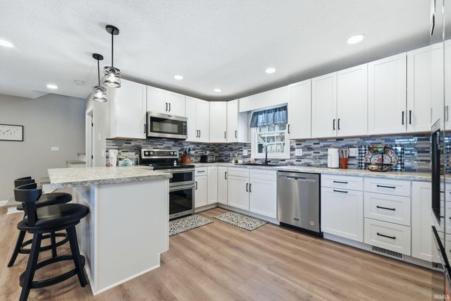 595 Lane 101 Hamilton Lake, Hamilton, IN 46742