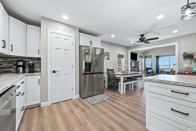 595 Lane 101 Hamilton Lake, Hamilton, IN 46742