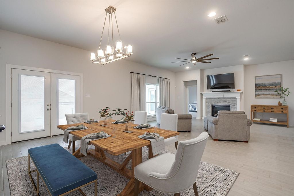 2664 Streamside Drive, Burleson, TX 76028