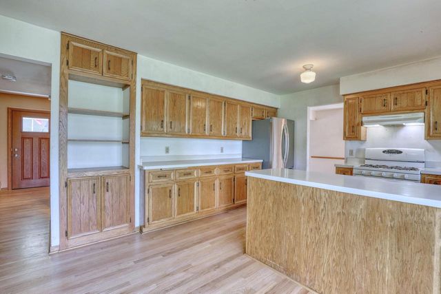4355 Longview DRIVE, New Berlin, WI 53151