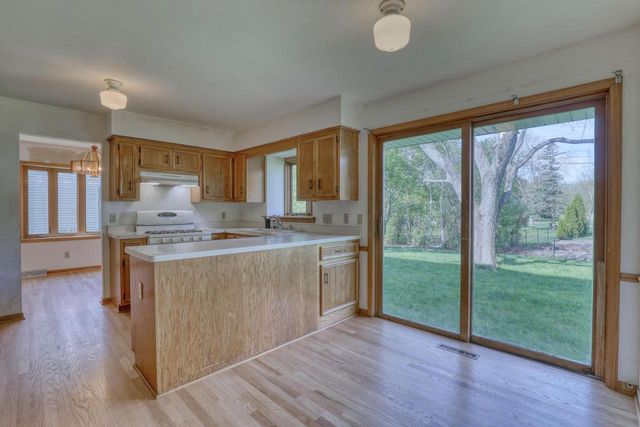 4355 Longview DRIVE, New Berlin, WI 53151