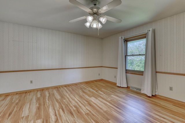 4355 Longview DRIVE, New Berlin, WI 53151