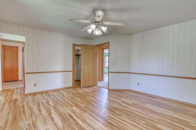 4355 Longview DRIVE, New Berlin, WI 53151
