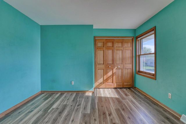 4355 Longview DRIVE, New Berlin, WI 53151