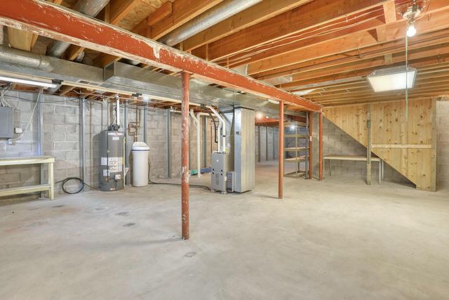 4355 Longview DRIVE, New Berlin, WI 53151