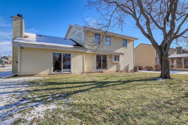 4355 Longview DRIVE, New Berlin, WI 53151