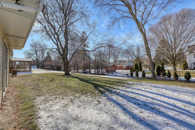 4355 Longview DRIVE, New Berlin, WI 53151