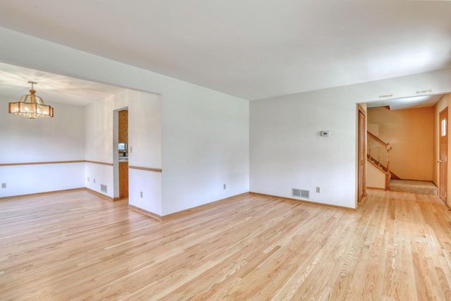 4355 Longview DRIVE, New Berlin, WI 53151