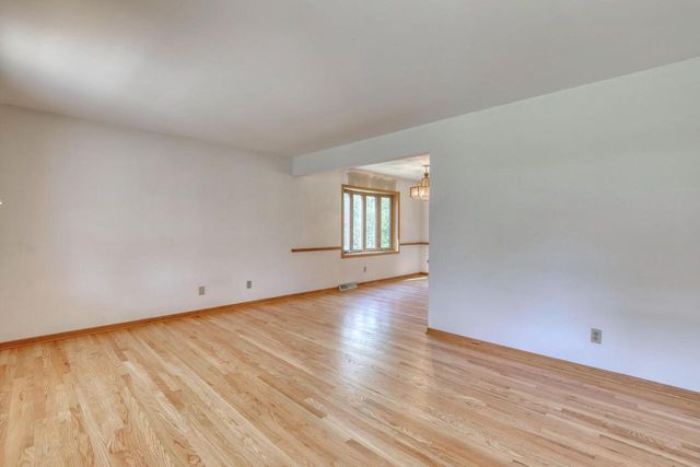 4355 Longview DRIVE, New Berlin, WI 53151
