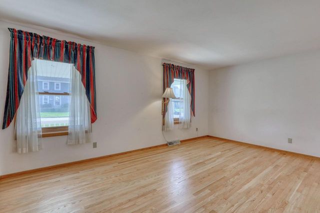 4355 Longview DRIVE, New Berlin, WI 53151