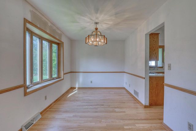 4355 Longview DRIVE, New Berlin, WI 53151