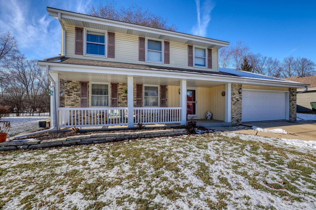 4355 Longview DRIVE, New Berlin, WI 53151