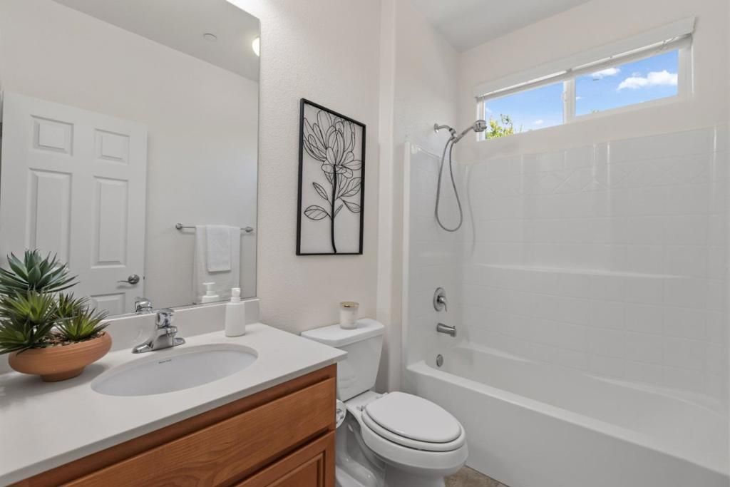 Image 10 of property listing at 1251 Jicarilla Place, Gilroy, CA 95020