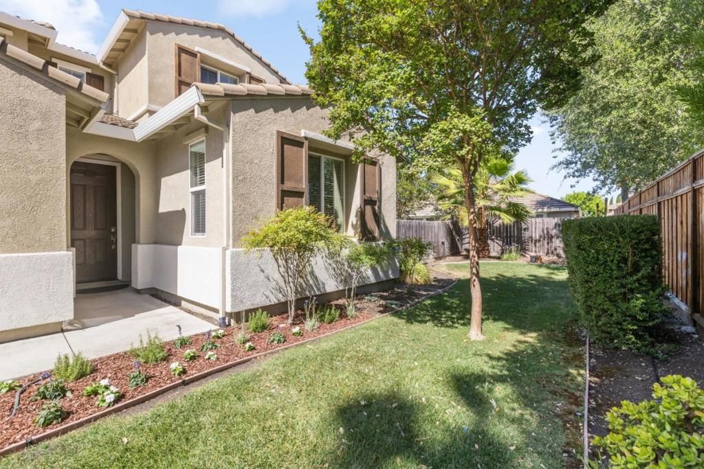 Image 2 of property listing at 1251 Jicarilla Place, Gilroy, CA 95020
