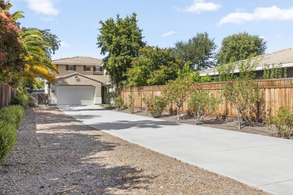 Image 41 of property listing at 1251 Jicarilla Place, Gilroy, CA 95020