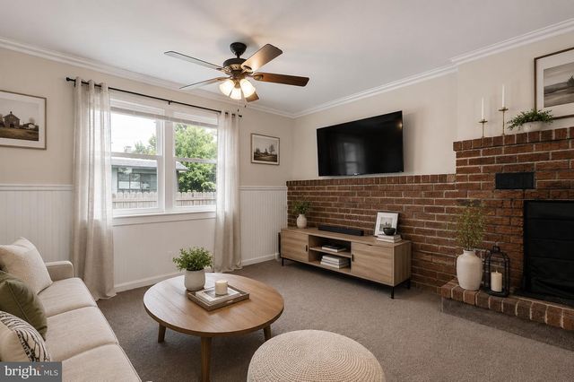 23 W CHELTON RD, Brookhaven, PA 19015