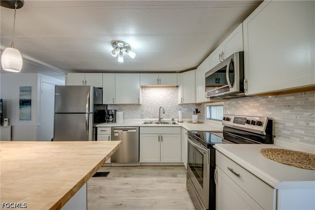 5510 Back Bay BEND, North Fort Myers, FL 33917
