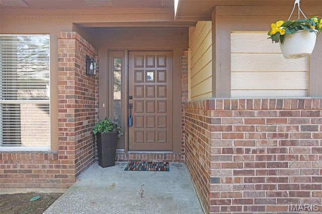 1038 King Henry Court, Creve Coeur, MO 63146
