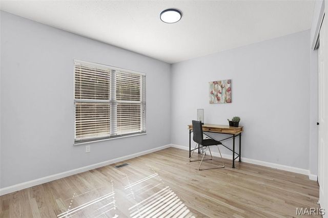 1038 King Henry Court, Creve Coeur, MO 63146