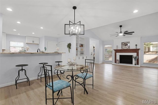 1038 King Henry Court, Creve Coeur, MO 63146