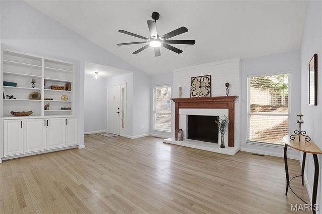 1038 King Henry Court, Creve Coeur, MO 63146