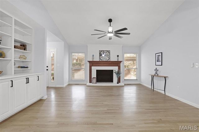 1038 King Henry Court, Creve Coeur, MO 63146