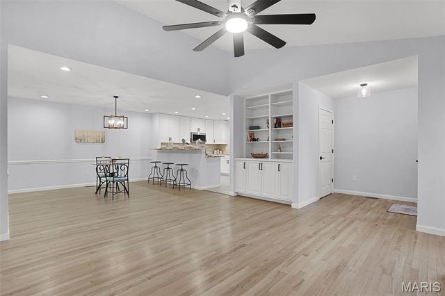 1038 King Henry Court, Creve Coeur, MO 63146