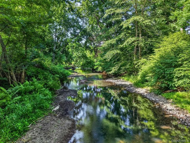18 Sassafras Circle, Hopewell Junction, NY 12533
