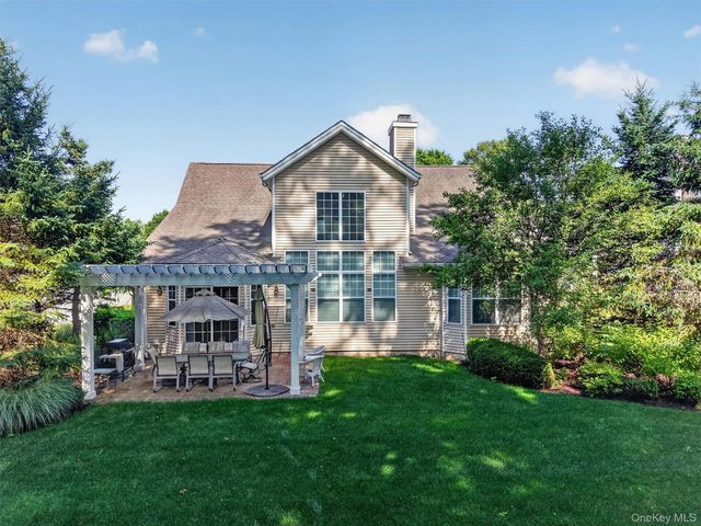 18 Sassafras Circle, Hopewell Junction, NY 12533