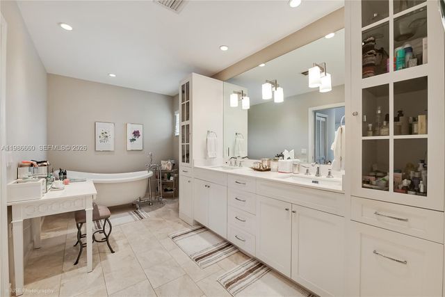 10422 SW 121st St, Miami, FL 33176