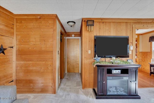 8 Lakeview Avenue, East Greenbush, NY 12144
