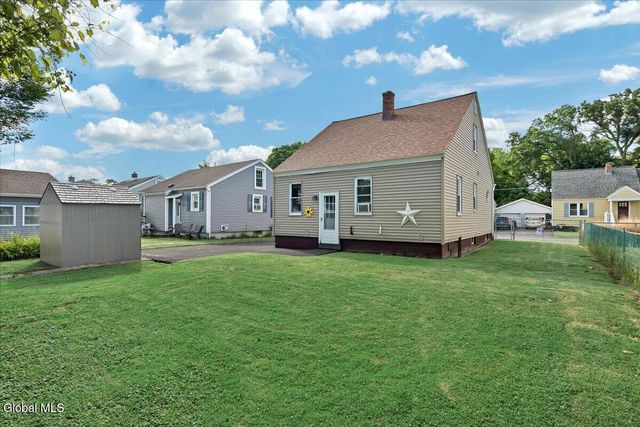 8 Lakeview Avenue, East Greenbush, NY 12144