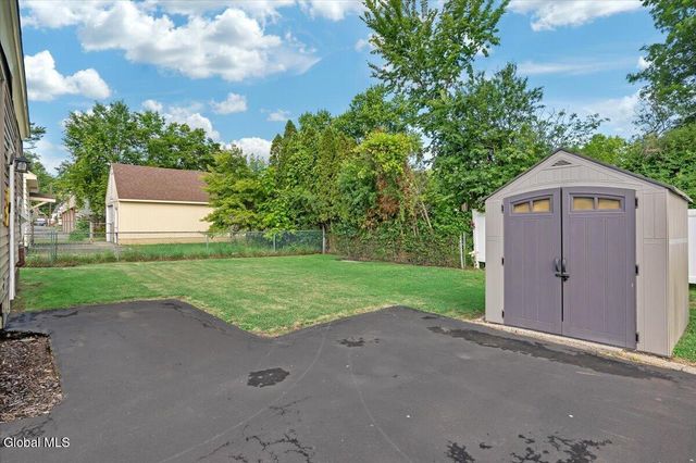 8 Lakeview Avenue, East Greenbush, NY 12144