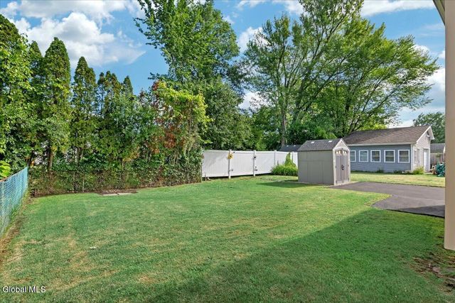 8 Lakeview Avenue, East Greenbush, NY 12144