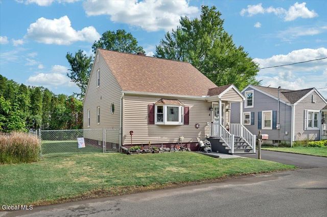 8 Lakeview Avenue, East Greenbush, NY 12144