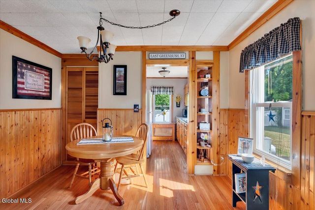 8 Lakeview Avenue, East Greenbush, NY 12144