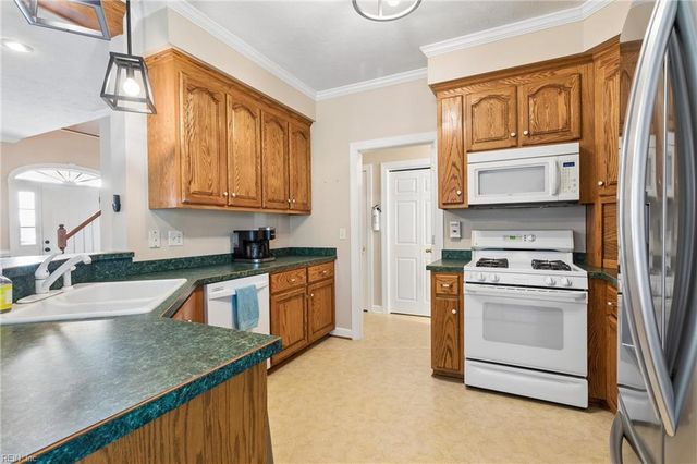 4120 Park ST, Hayes, VA 23072