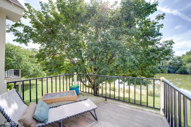 30W111 Fairfax Court 30w111, Warrenville, IL 60555